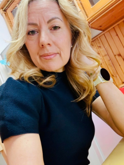 Ilona, 45 �ves budapesti t�rskeres� n�