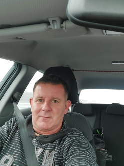 Jani, 51 �ves moh�csi t�rskeres� f�rfi