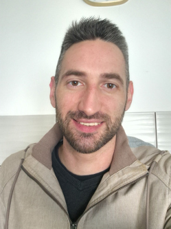 Zsolt, 34 �ves tatai t�rskeres� f�rfi