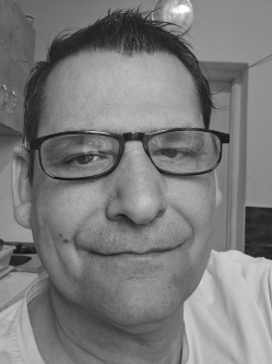Zsolt, 51 �ves miskolci t�rskeres� f�rfi