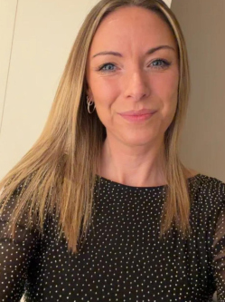 M�rta, 41 �ves t�rskeres� n�, Ny�regyh�za