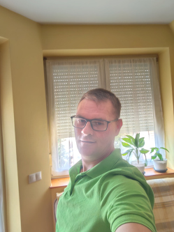 Roli, 44 �ves kecskem�ti t�rskeres� f�rfi