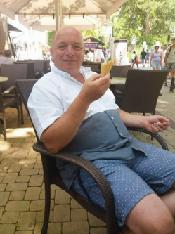 Zoli, 57 �ves budapesti t�rskeres� f�rfi