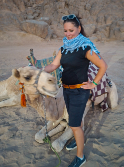 Mari, 50 �ves budapesti t�rskeres� n�