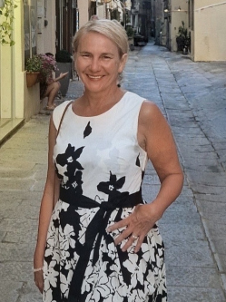 �va, 61 �ves budapesti t�rskeres� n�