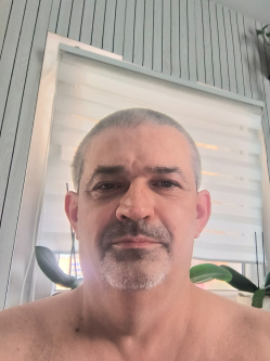 J�zsef, 53 �ves budapesti t�rskeres� f�rfi