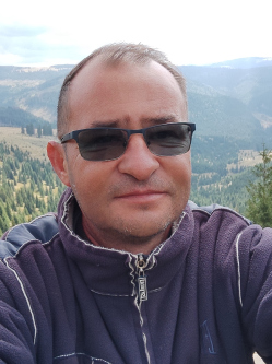 Tibor, 51 �ves rom�niai t�rskeres� f�rfi