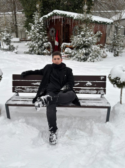 Patrik, 18 �ves kisv�rdai t�rskeres� f�rfi