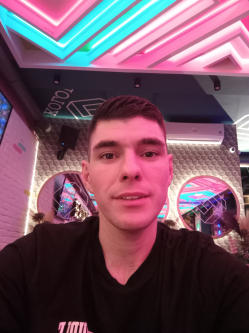 Ákos, 30 éves társkereső férfi, Debrecen