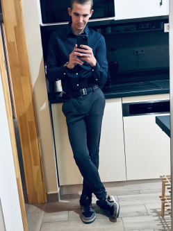Patrik, 28 �ves cegl�di t�rskeres� f�rfi