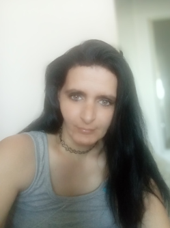 Edina, 45 �ves budapesti t�rskeres� n�