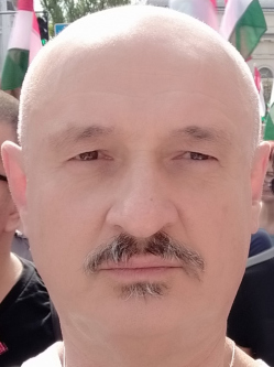 Jocek, 63 �ves tatab�nyai t�rskeres� f�rfi