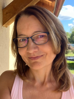Viola, 50 �ves szombathelyi t�rskeres� n�