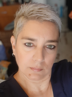 Szilvia, 53 �ves budapesti t�rskeres� n�