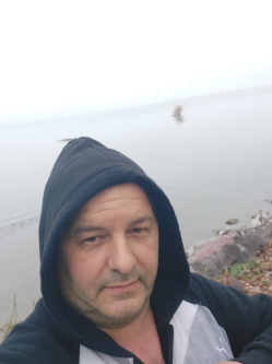 Robert, 49 �ves d�nszentmikl�si t�rskeres� f�rfi