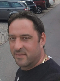 Roland, 48 �ves gy�ri t�rskeres� f�rfi