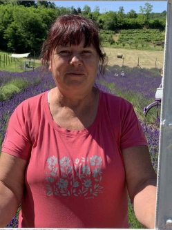 Vica, 56 �ves csibr�ki t�rskeres� n�