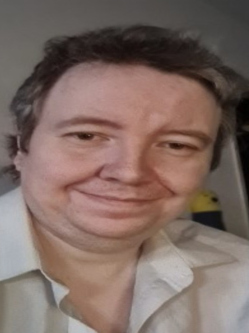 Zsolt, 44 �ves budapesti t�rskeres� f�rfi