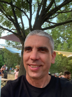 Henrik, 47 �ves szigetszentm�rtoni t�rskeres� f�rfi