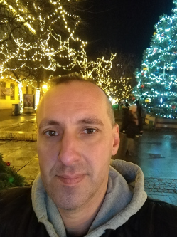 Viktor, 42 �ves cibakh�zi t�rskeres� f�rfi
