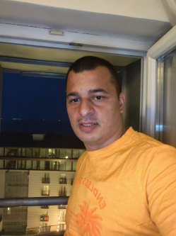 G�bor, 41 �ves t�rskeres� f�rfi, �gfalva