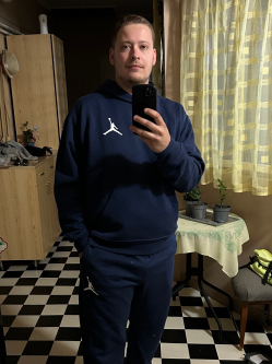 Tibor, 26 �ves szentm�rtonk�tai t�rskeres� f�rfi