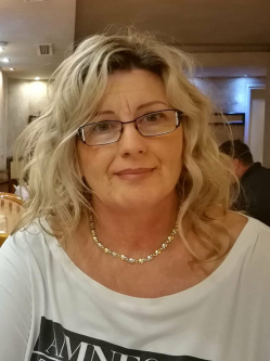 Edi, 58 �ves t�rskeres� n�, Veszpr�m