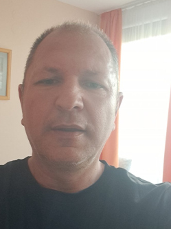 P�ter, 52 �ves szeksz�rdi t�rskeres� f�rfi