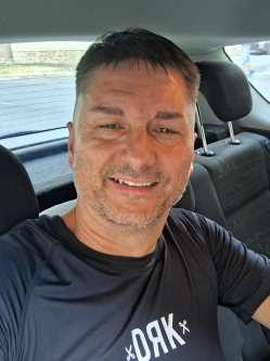 Mesi, 46 �ves halogyi t�rskeres� f�rfi