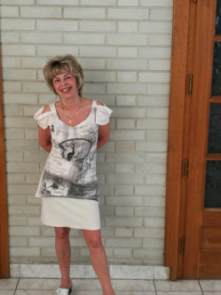 Gabriella, 61 éves társkereső nő, Budapest