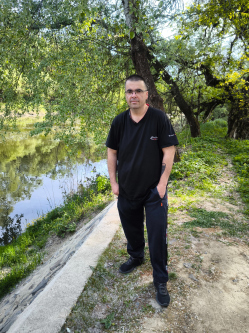 G�bor, 42 �ves sziksz�i t�rskeres� f�rfi