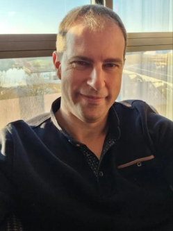 Tam�s, 40 �ves ny�regyh�zi t�rskeres� f�rfi