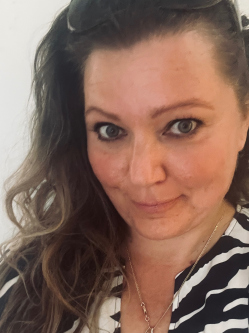 Alma, 47 �ves celld�m�lki t�rskeres� n�