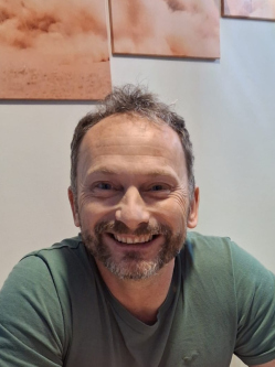 Csaba, 51 �ves egyes�lt kir�lys�gi t�rskeres� f�rfi