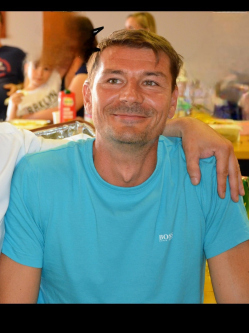 Gy�z�, 46 �ves szeksz�rdi t�rskeres� f�rfi