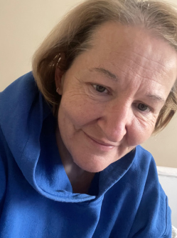 M�nika, 55 �ves t�rskeres� n�, Buda�rs