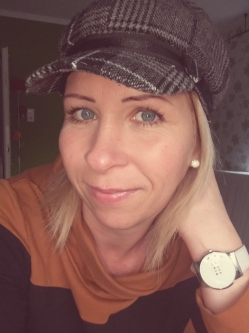 Ildi, 44 �ves t�rskeres� n�, Harta