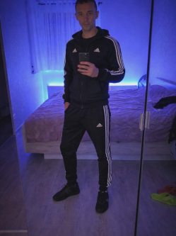 Atesz, 31 �ves madarasi t�rskeres� f�rfi
