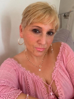 Bettina, 57 �ves gy�ri t�rskeres� n�