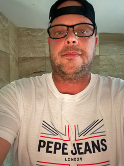 Lack�, 45 �ves dorogi t�rskeres� f�rfi