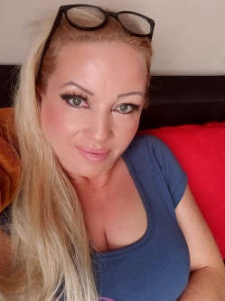 Bernadett, 45 �ves budapesti t�rskeres� n�