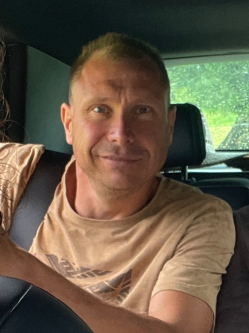 Szabolcs, 45 �ves baj�ti t�rskeres� f�rfi