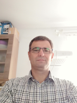 Csaba, 53 �ves budapesti t�rskeres� f�rfi