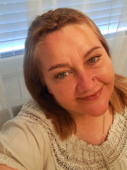 Judit, 53 �ves t�rskeres� n�, Sz�dliget