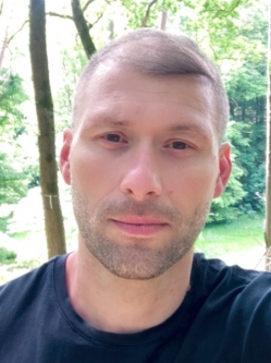 Richard, 38 �ves t�rskeres� f�rfi, Br�sszel r�gi�