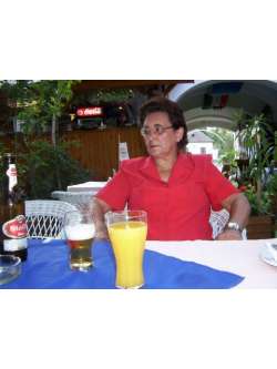 Kl�ri, 73 �ves p�csi t�rskeres� n�