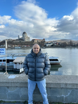 Ata, 69 �ves t�rskeres� f�rfi, Budapest