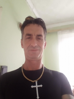 L�szl�, 53 �ves budapesti t�rskeres� f�rfi
