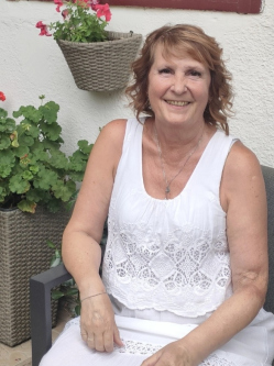 �va, 64 �ves budapesti t�rskeres� n�
