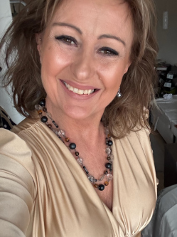 Krisztina, 52 �ves sz�zhalombattai t�rskeres� n�